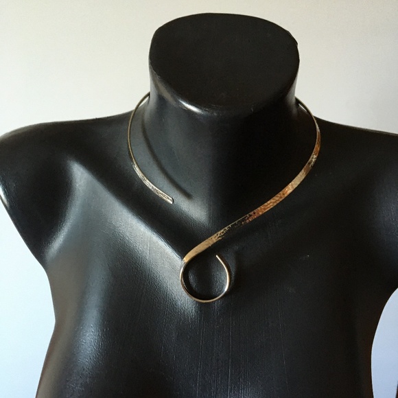 Vintage Jewelry - 3 for $15 Vintage Necklace Silver Hammer Texture Metal chocker Cute modern style